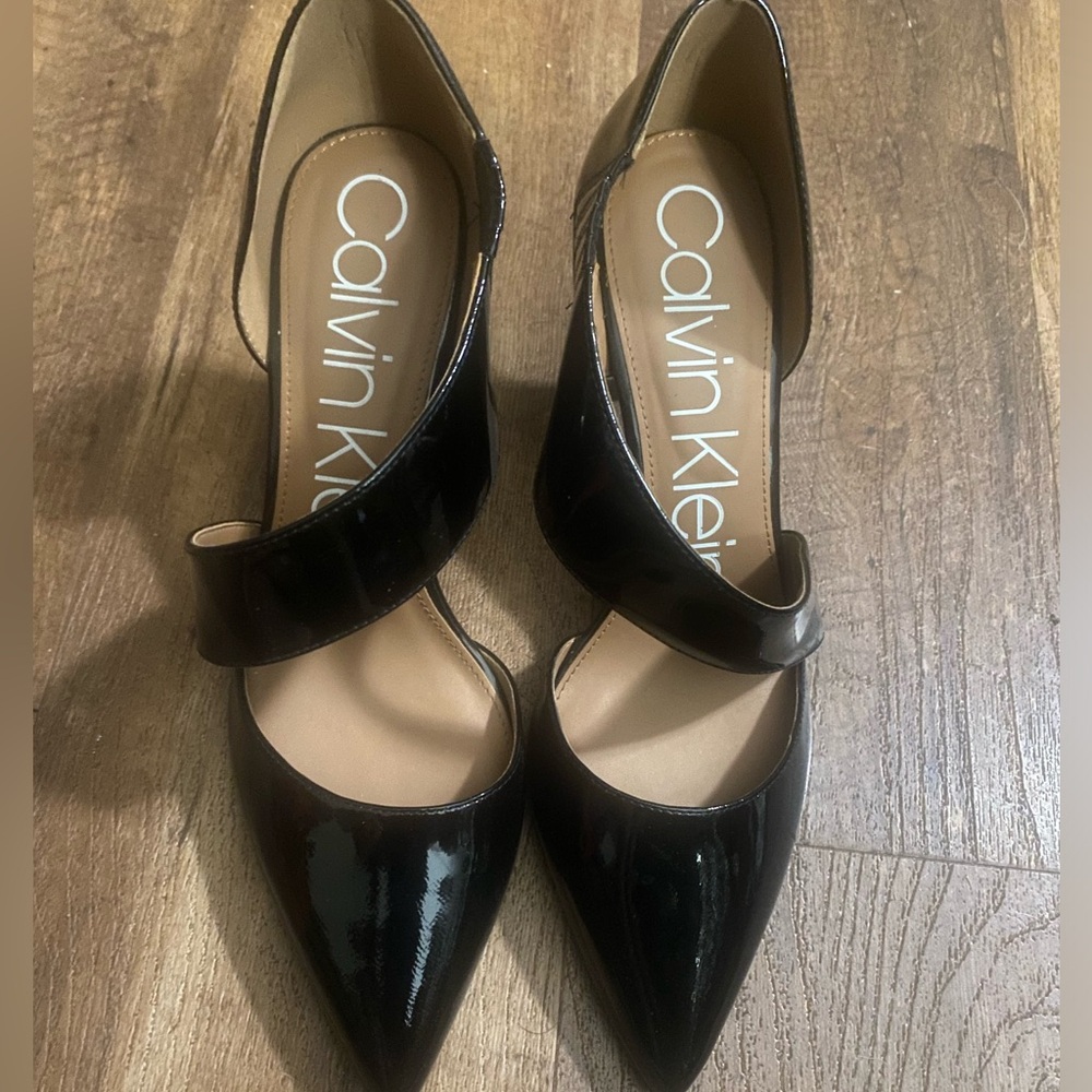 Black patent leather 3.5 in heel Calvin clone size 10. Only worn once